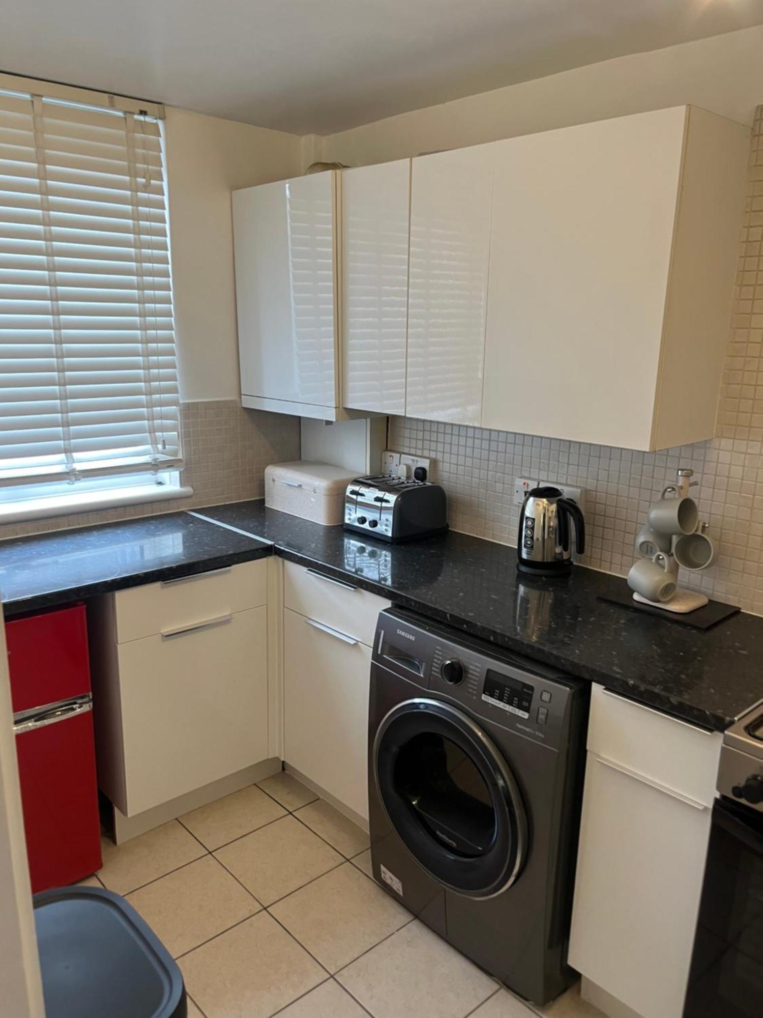 Apartament Facing Covent Garden Station Londra